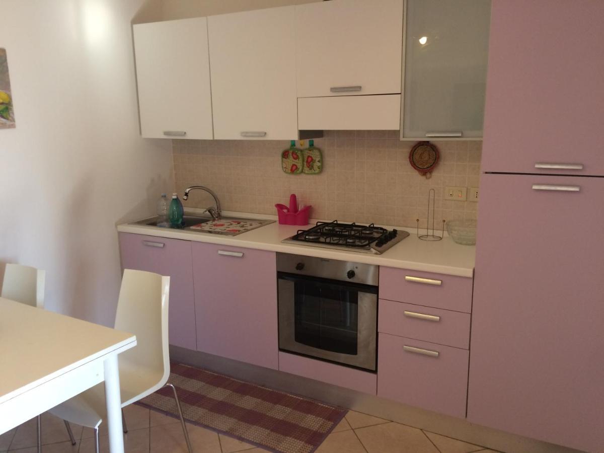 Casa Vacanze La Tuia Кастелабате Екстериор снимка