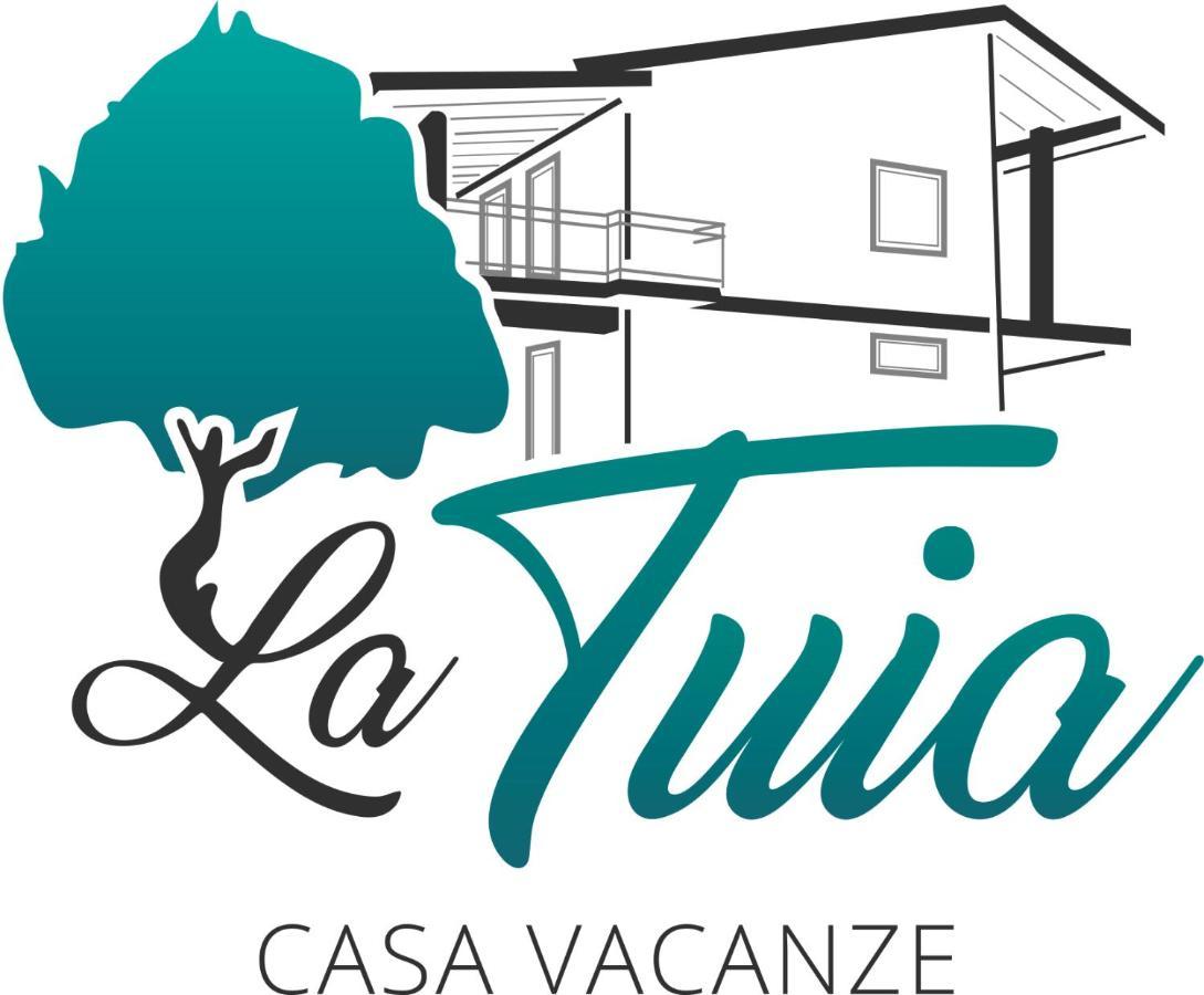 Casa Vacanze La Tuia Кастелабате Екстериор снимка