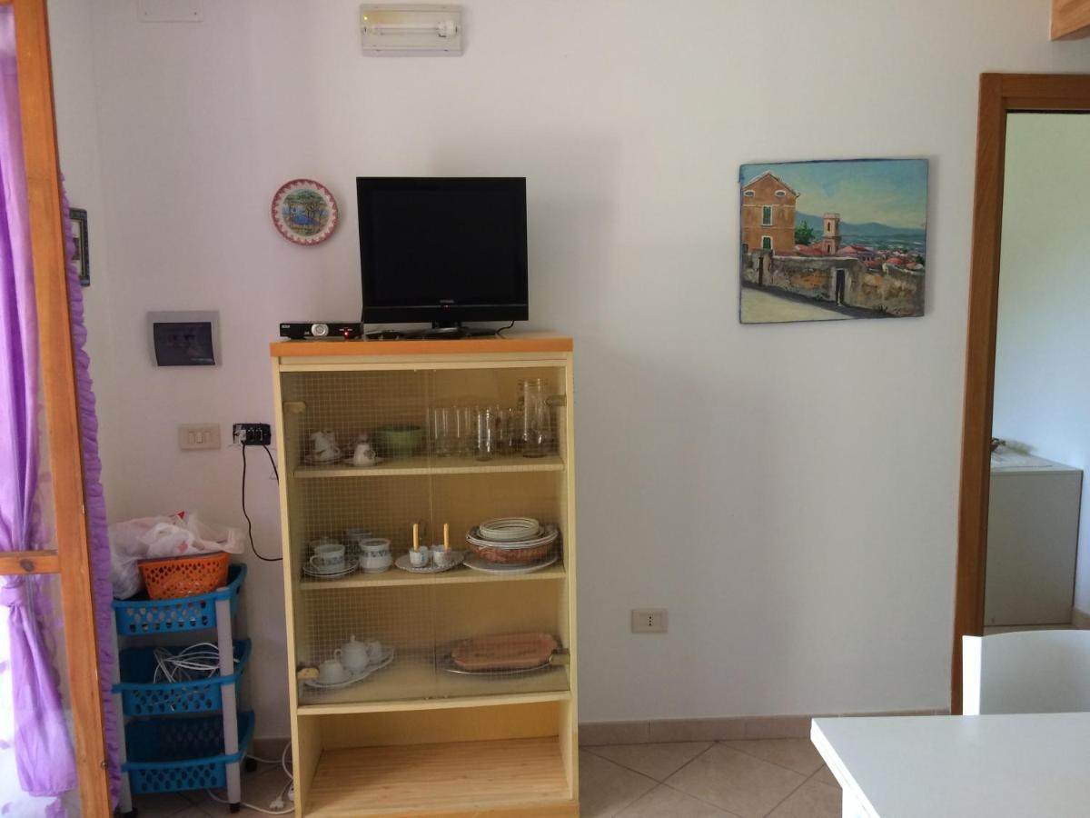Casa Vacanze La Tuia Кастелабате Екстериор снимка